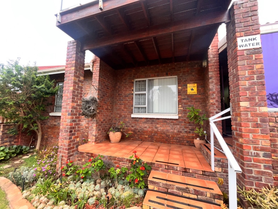 3 Bedroom Property for Sale in Wavecrest Eastern Cape